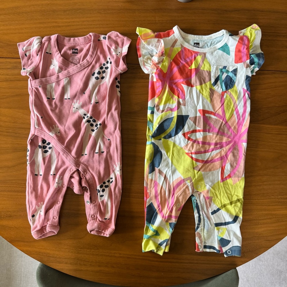 Set of 2 baby girl outfits 3-6mo